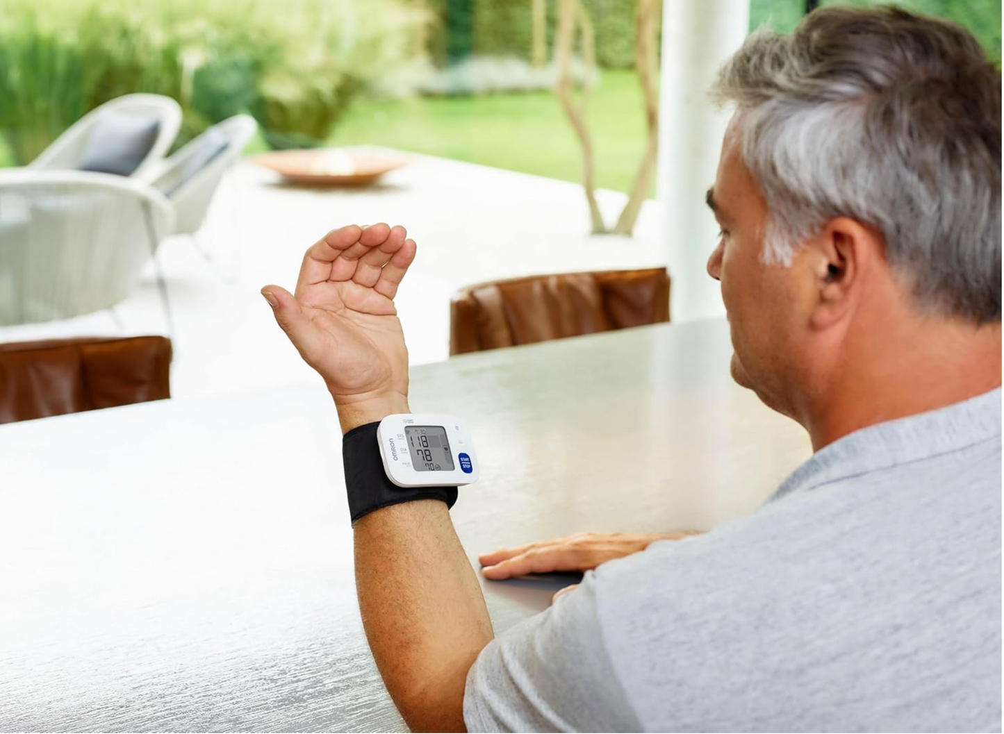 OMRON RS2 Tensiómetro Muñeca Compacto Portátil