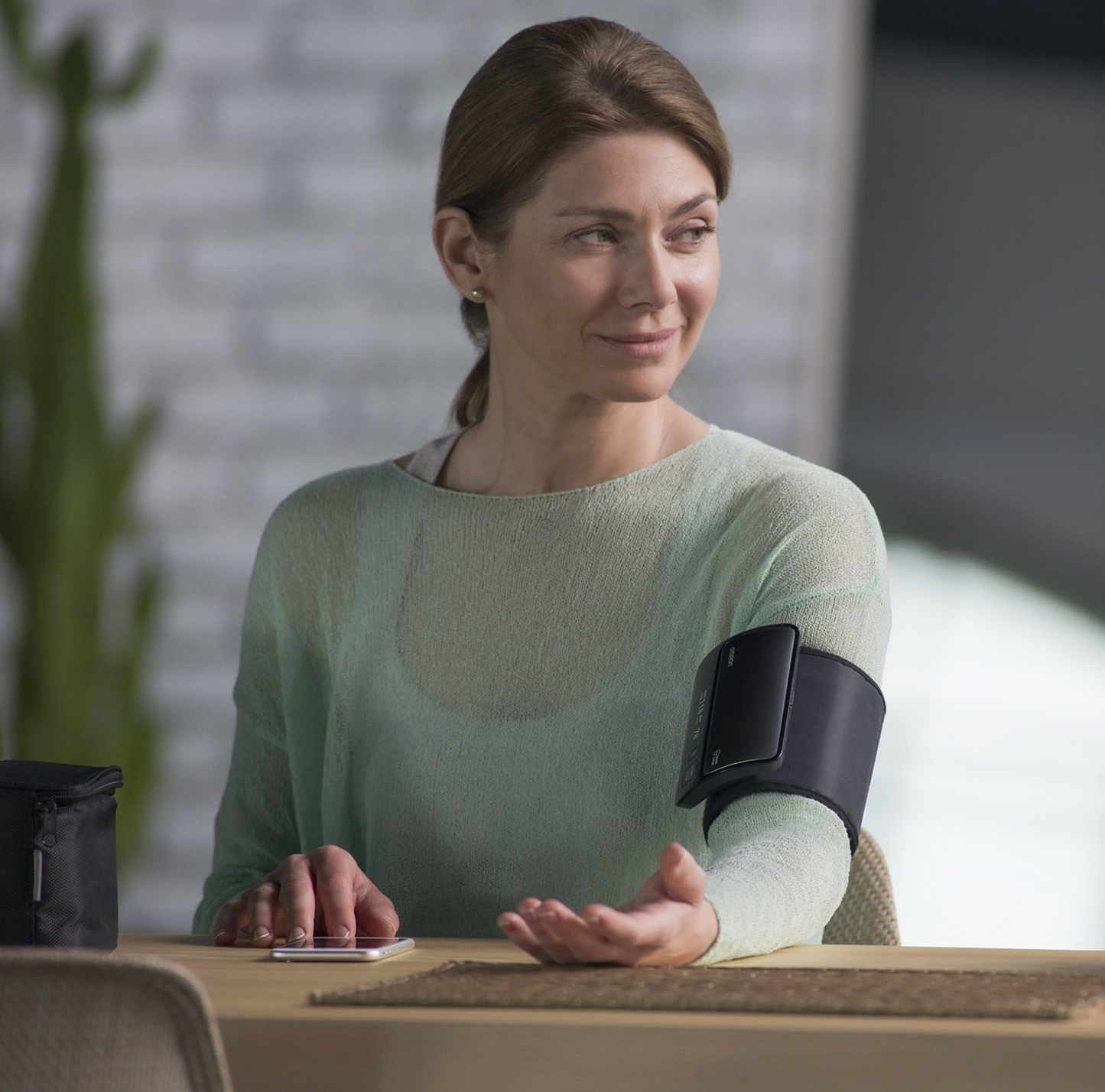 OMRON Evolv Tensiómetro Todo en Uno Sin Cables Bluetooth